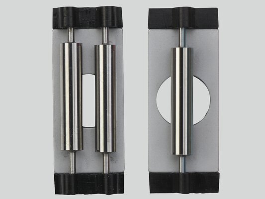 Set of thread pin gages in holders
